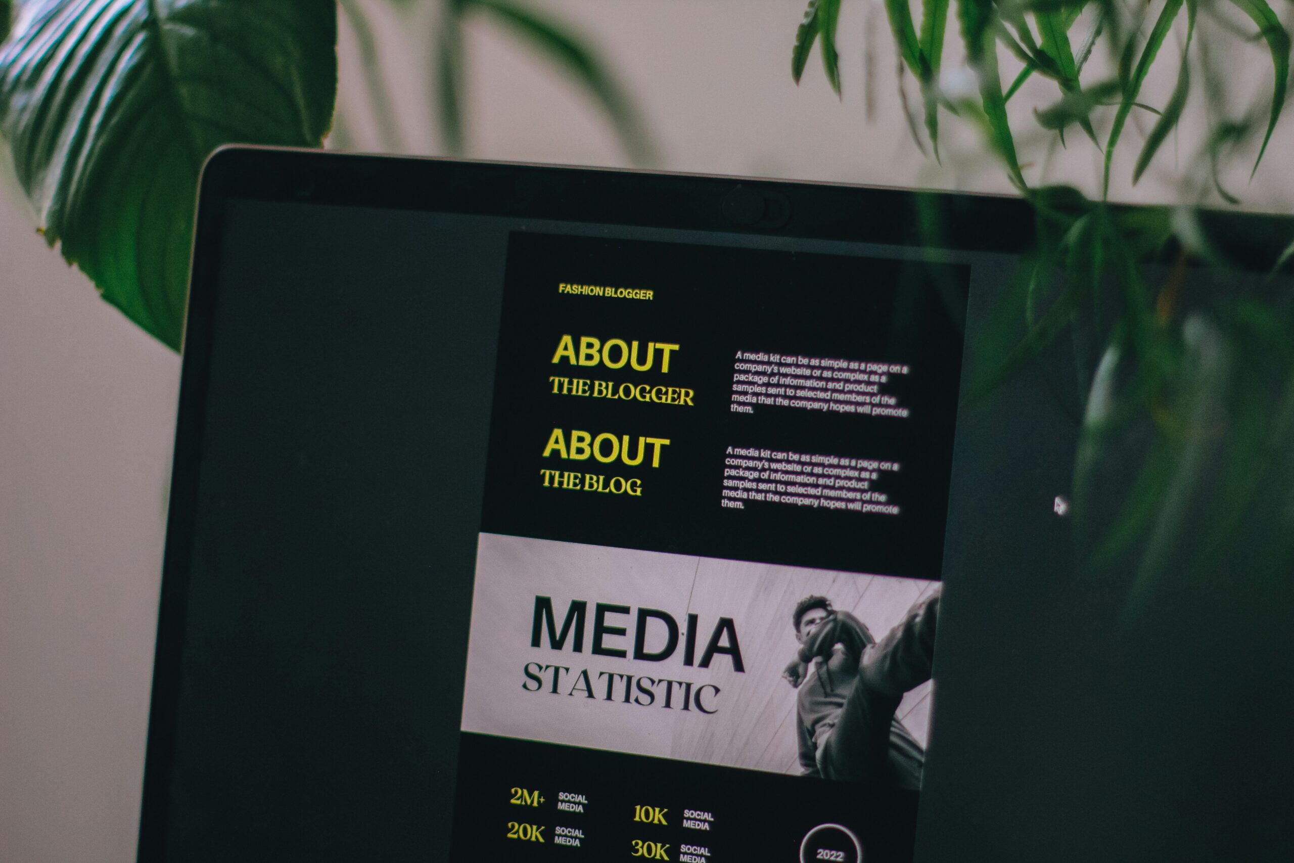 Diagram showing how adaptive bitrate streaming works