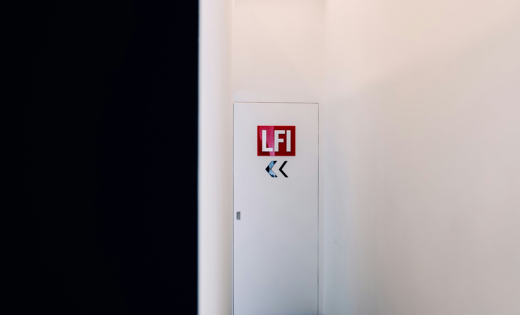 An illustration showing buffering icons on a screen