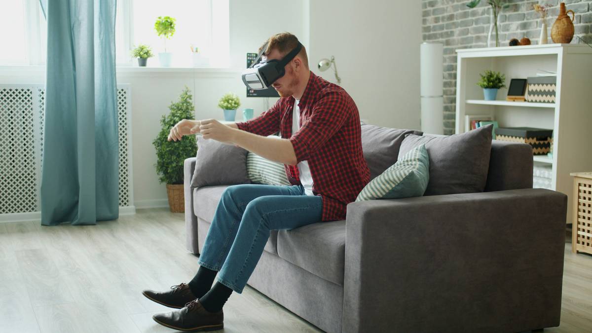 Diagram showing different devices optimized for various streaming protocols